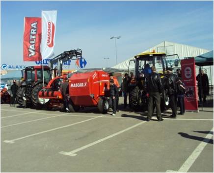 HOYO become one of the tractor suppliers successfully(图1)